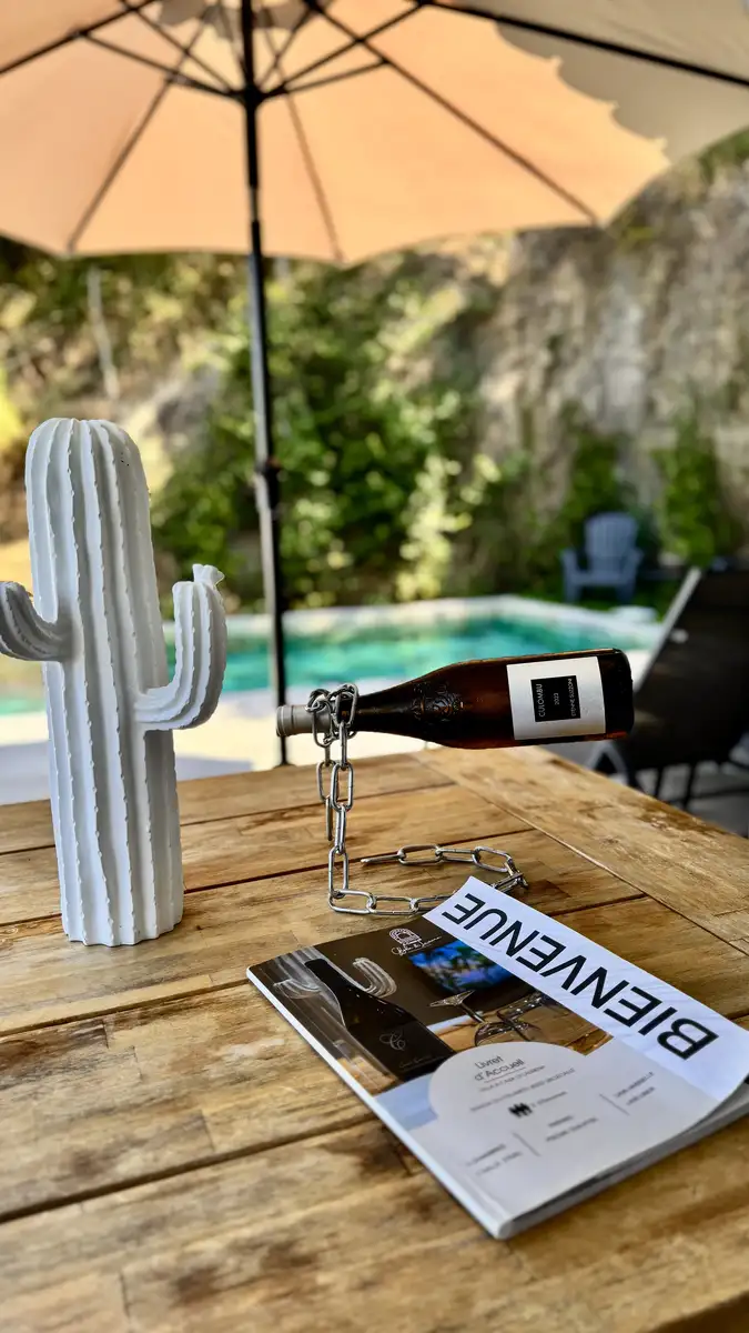 Apéro au bord de la piscine